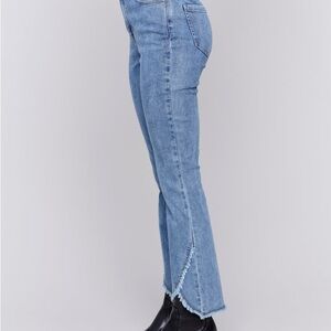 CHARLIE B
Straight Leg With An Asymmetrical Tulip Hem Jeans Sz 4